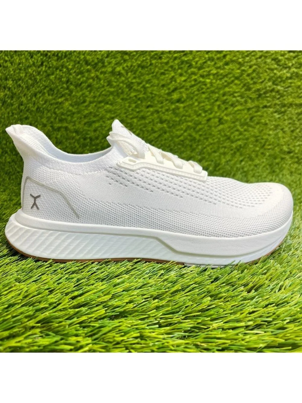 Flux Adapt Runner White Gum Womens Size 8.5 Mens Size 7 Running Athletic Shoes